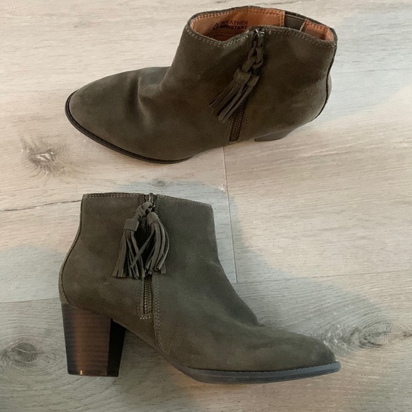 Vionic Madeline Exclusive Olive green size 8.5 Wide  tassels chunky Heels Zipper - Picture 2 of 12